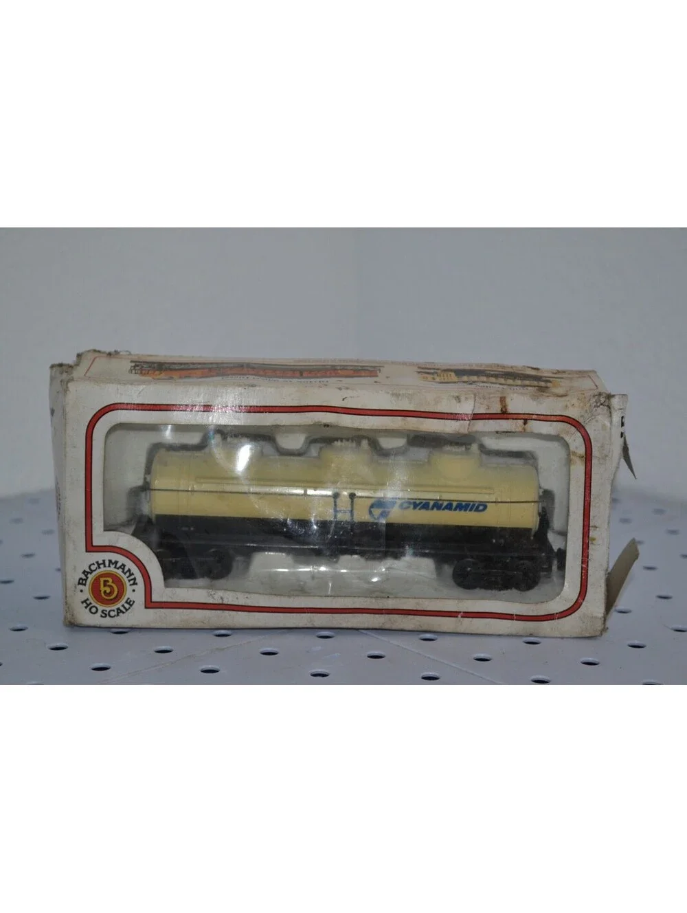 BACHMANN 76036 HO 42'  3 Dome Tank Car CYANAMID AS IS